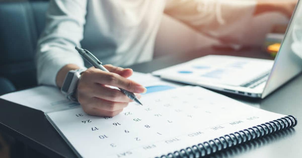 Calendar and planning desk representing IPO lock-up timing